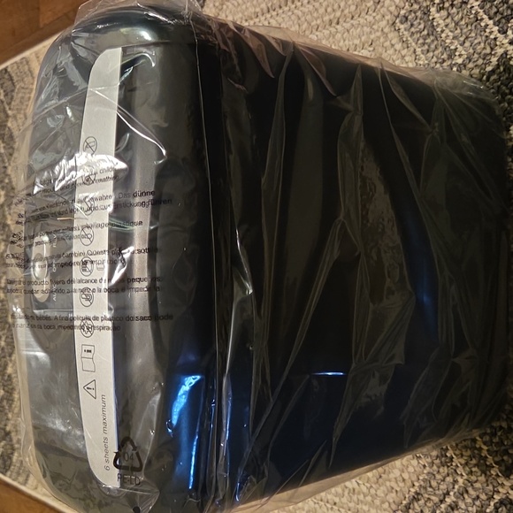 Brand New Black Paper Shredder, 6 sheet max. - Picture 1 of 8